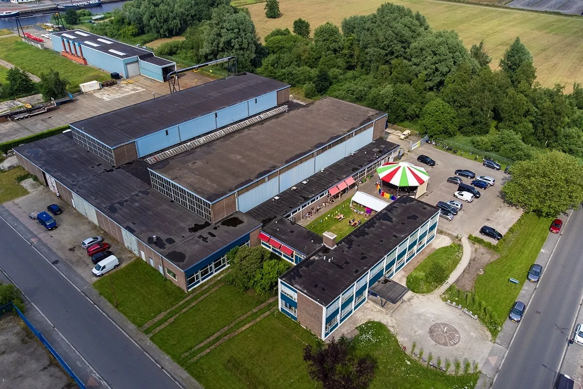 De Sluisfabriek in Drachten van bovenaf